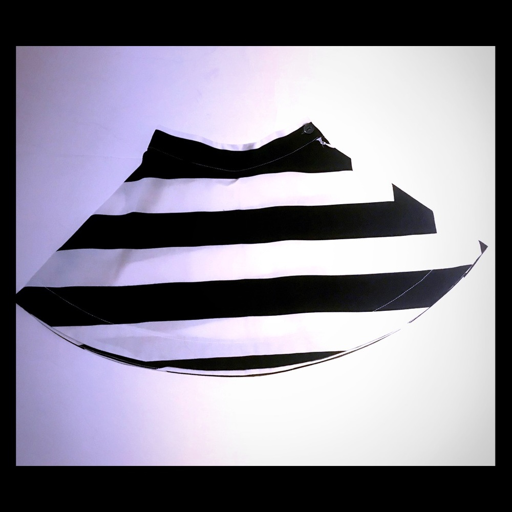 Motoreta Spain Black/White Twirl Skirt Size 4T